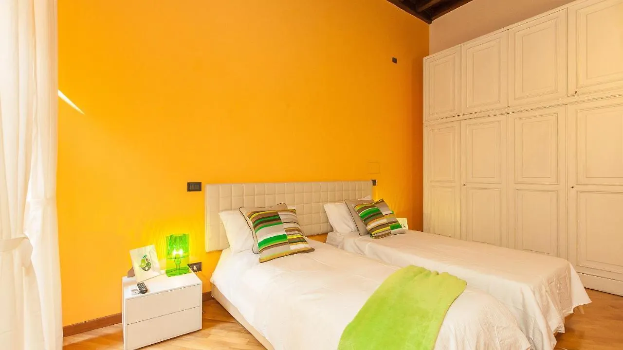 Apartment Trevi Colour- Rental In Rome